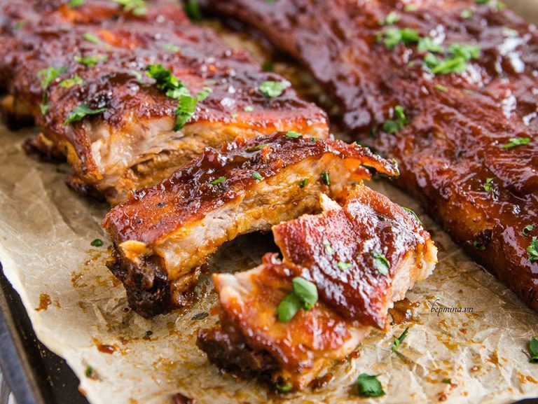Trưa nay ăn gì: sườn bò nướng mật ong óng ánh cho bữa trưa cuối cùng của năm