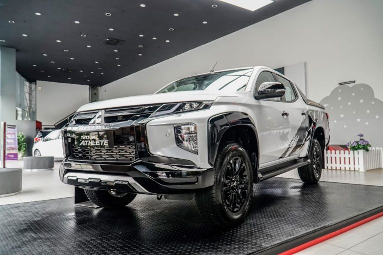 Cận cảnh Triton Athlete, bán tải phiên bản thể thao của Mitsubishi Cận cảnh Triton Athlete, bán tải phiên bản thể thao của Mitsubishi