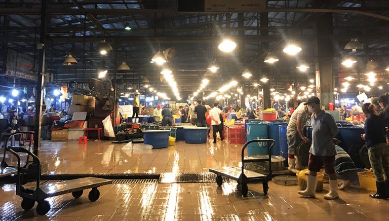 Chợ đầu mối Bình Điền hoạt động 100% công suất, ra vào không cần giấy xét nghiệm