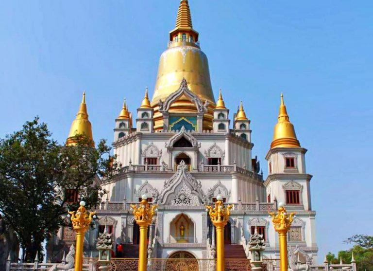 Du lịch giữa mùa dịch: Chiêm ngưỡng ngôi chùa không nhang khói đậm chất Thái Lan ở Sài Gòn