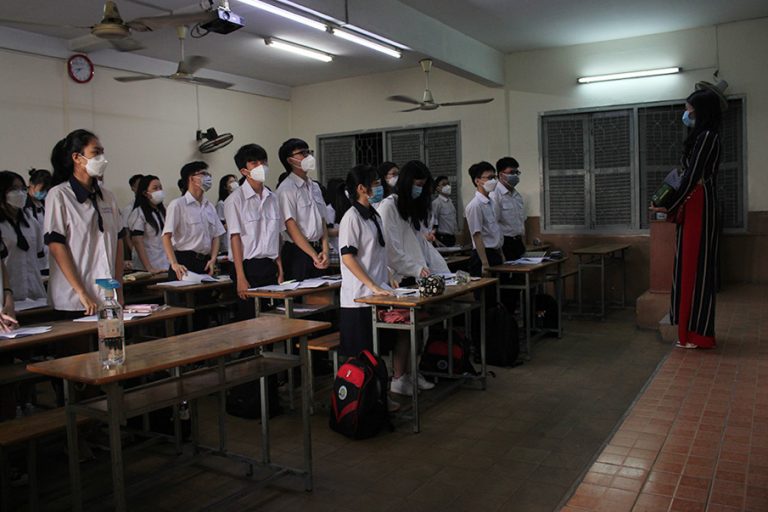 Ngày đầu trở lại học trực tiếp: Hơn 90% học sinh tại TPHCM đến trường