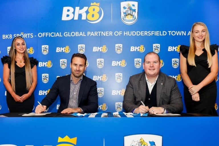 Đối tác toàn cầu mới của Club Huddersfield Town
