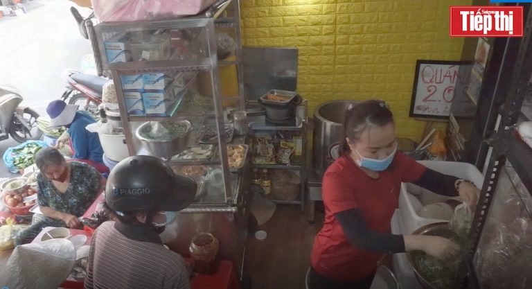 Quán cơm chay 2.000 đồng nổi tiếng giữa lòng Sài Gòn