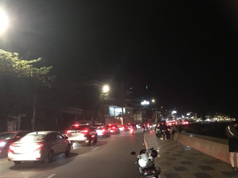 Dòng người đón Giáng sinh đông nghịt ở thành phố biển Vũng Tàu Dòng người đón Giáng sinh đông nghịt ở thành phố biển Vũng Tàu