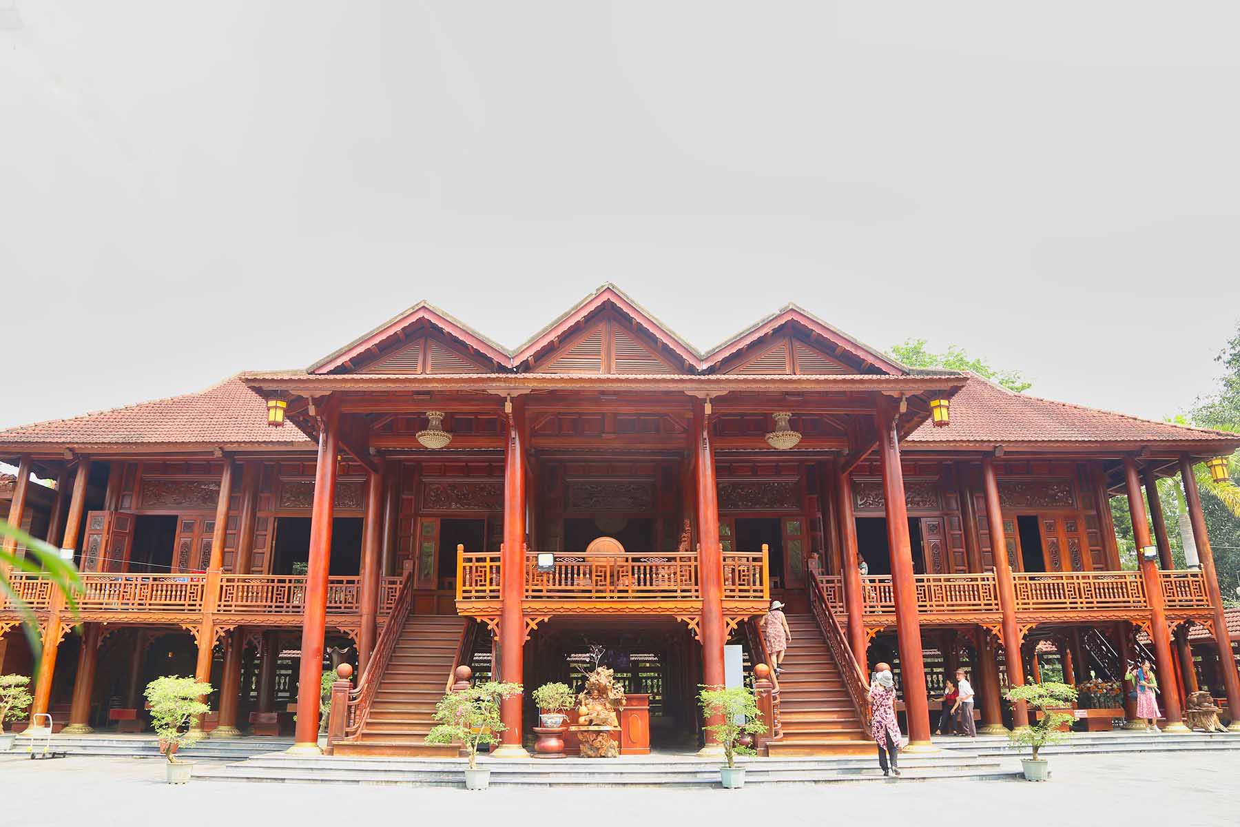Thăm ‘nhà sàn gỗ lim lớn nhất Việt Nam’ ở Điện Biên Phủ