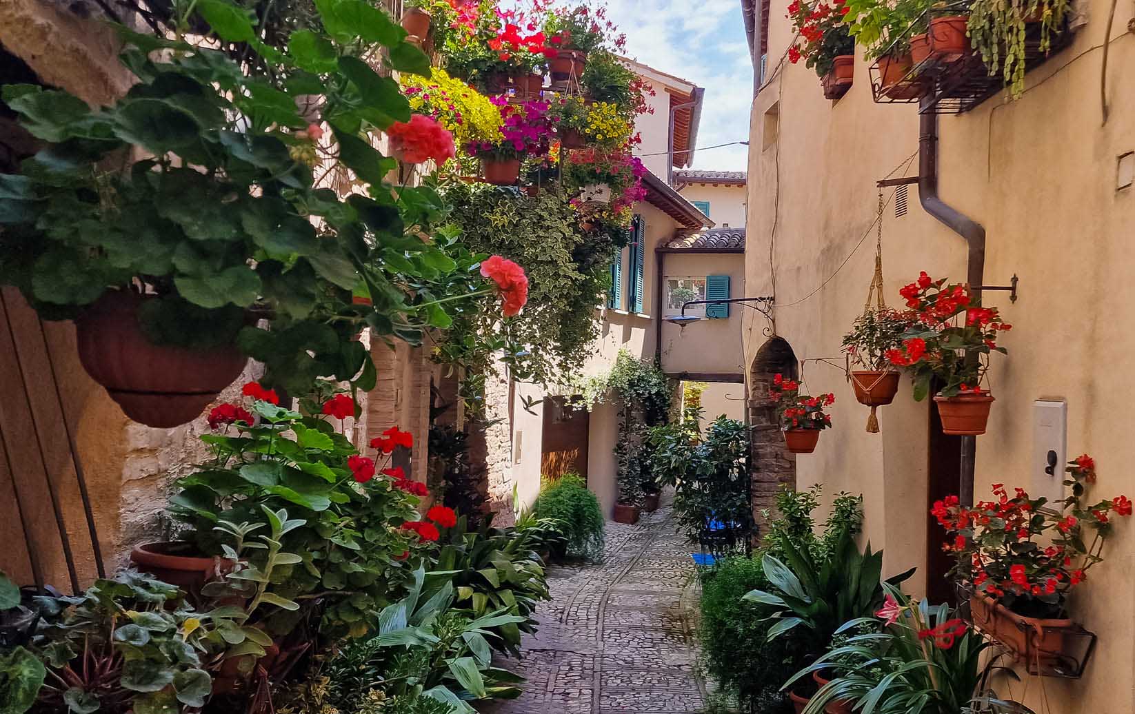 Spello, ‘ngôi làng hoa’ đẹp thơ mộng ở Ý